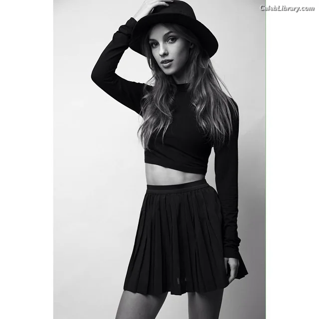 Denyse Tontz photo 4 of 75