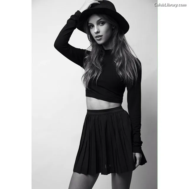 Denyse Tontz photo 4 of 76