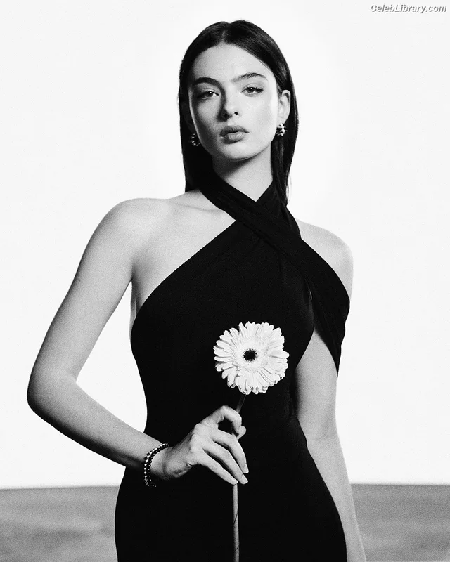 Deva Cassel photo 20 of 481