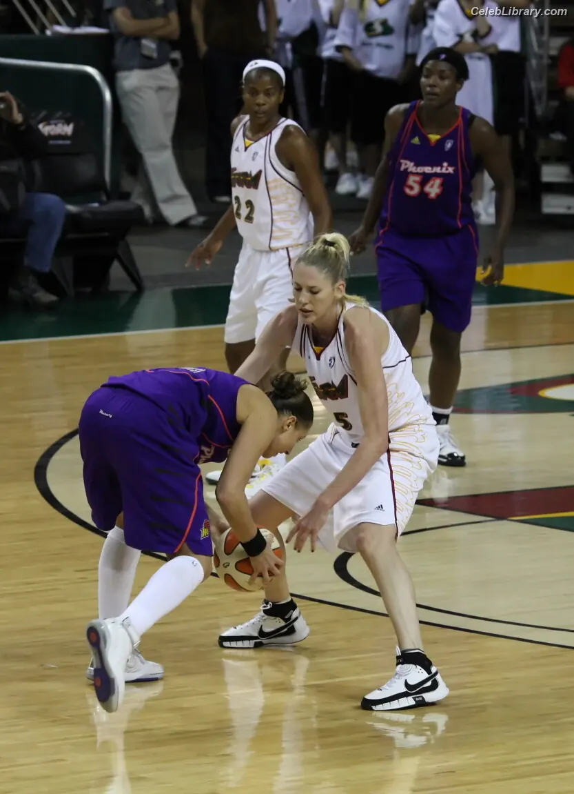 Diana Taurasi photo 6 of 87