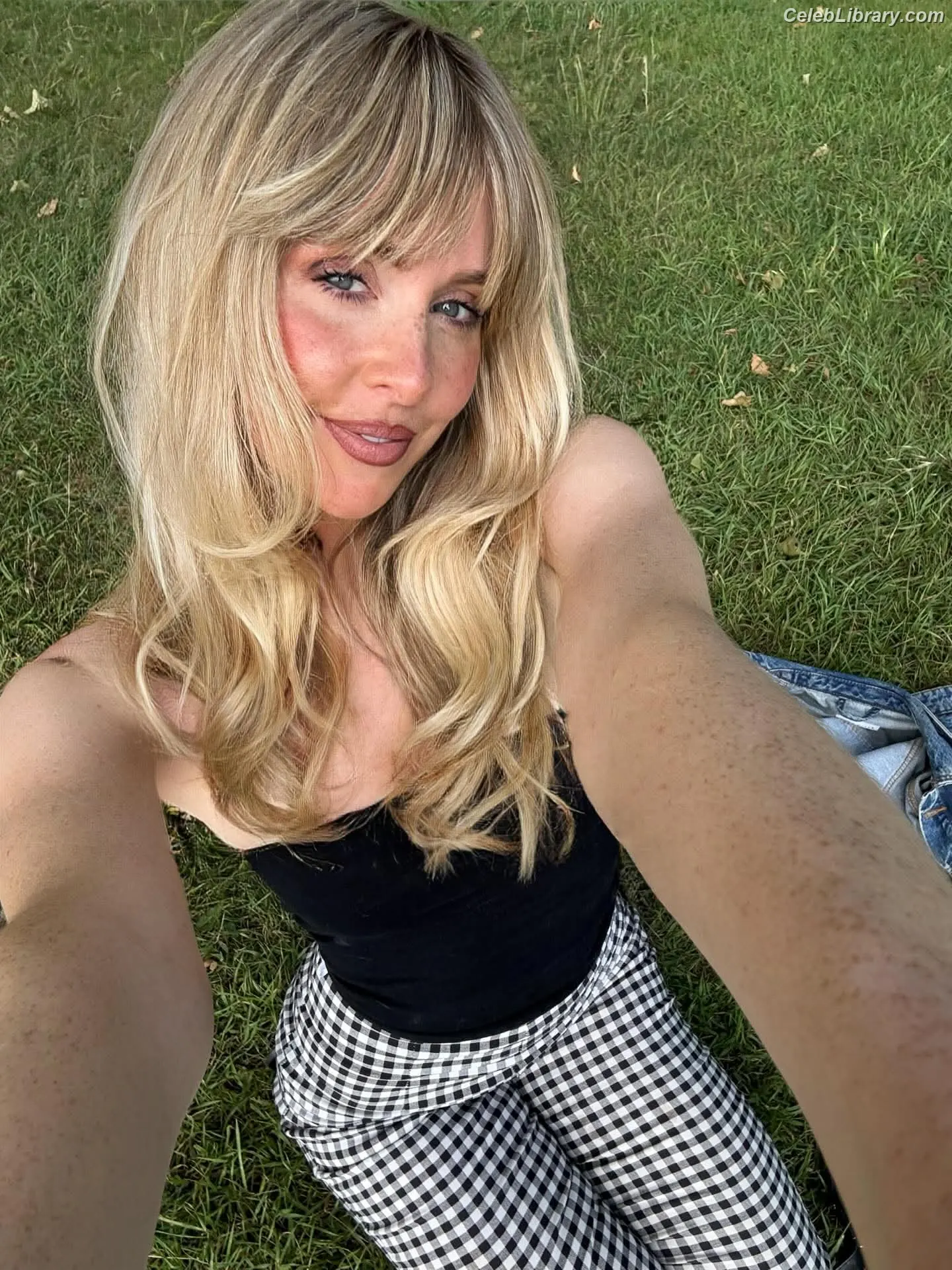 Diana Vickers photo 18 of 119