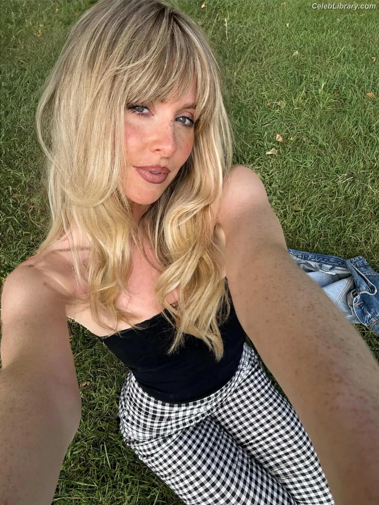 Diana Vickers photo 19 of 119