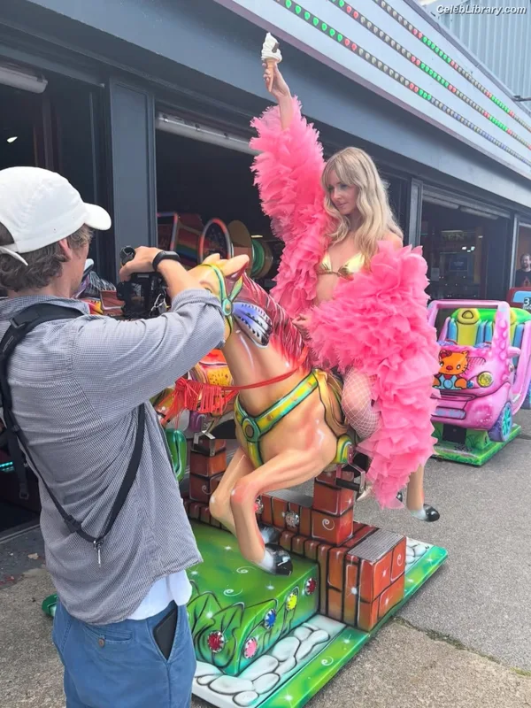 Diana Vickers photo 6 of 120