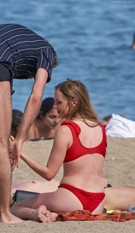 Diana Vickers photo 15 of 120