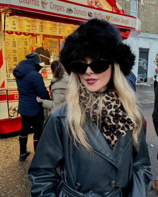 Diana Vickers photo 22 of 120