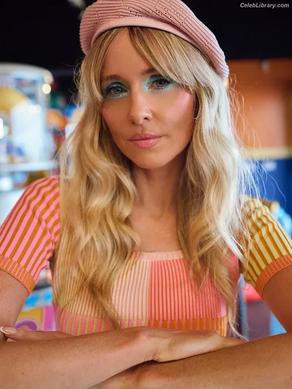 Diana Vickers photo 4 of 120