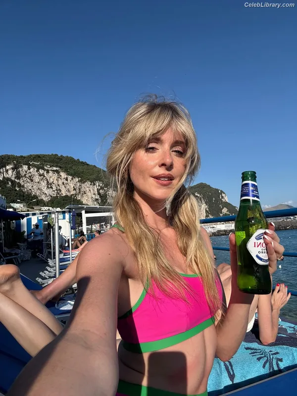 Diana Vickers photo 24 of 120