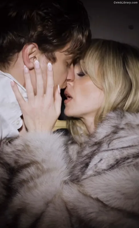 Diana Vickers photo 12 of 120