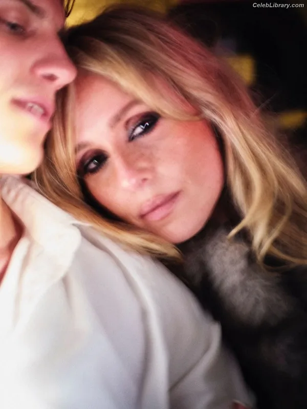 Diana Vickers photo 17 of 120