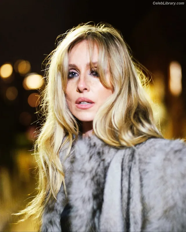 Diana Vickers photo 19 of 120