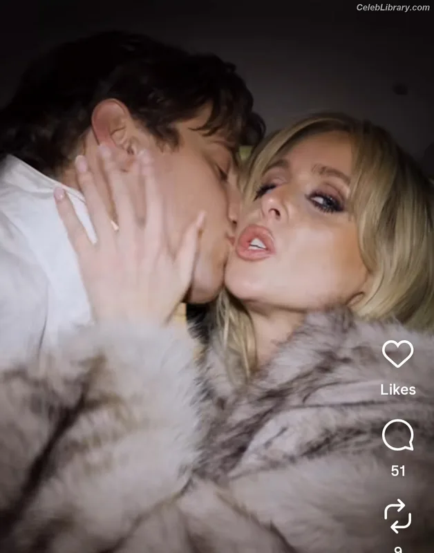 Diana Vickers photo 7 of 120