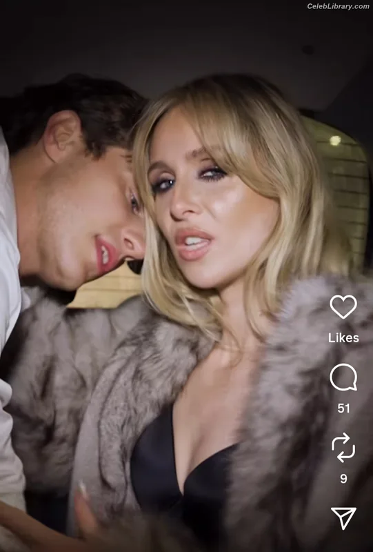 Diana Vickers photo 11 of 120