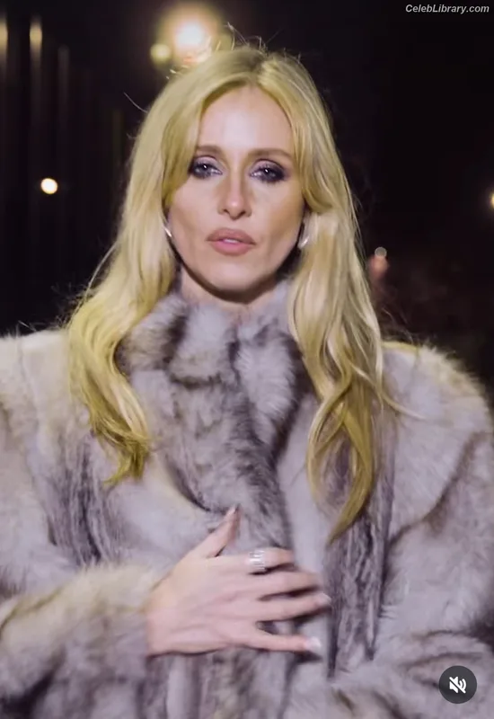 Diana Vickers photo 12 of 120