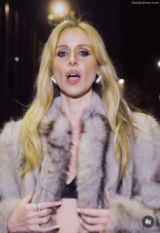 Diana Vickers photo 13 of 120