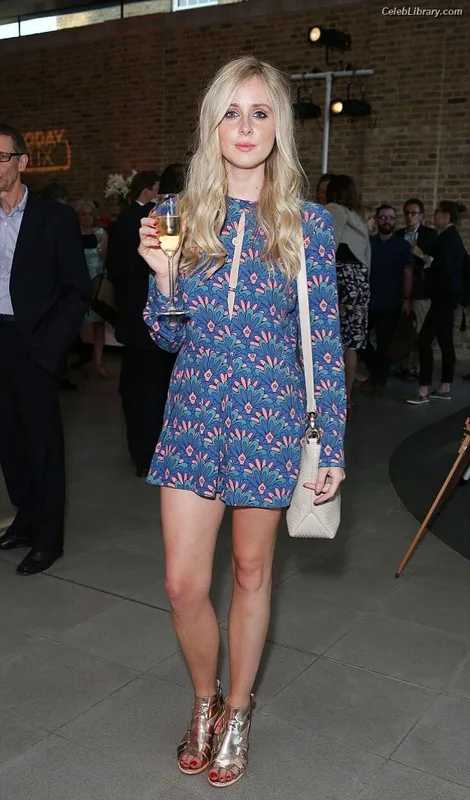 Diana Vickers photo 18 of 120