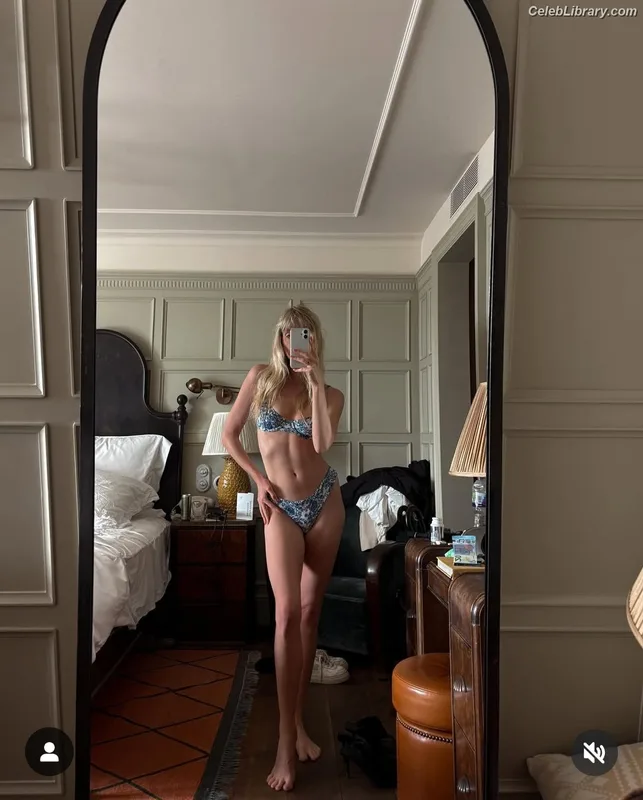 Diana Vickers photo 24 of 120