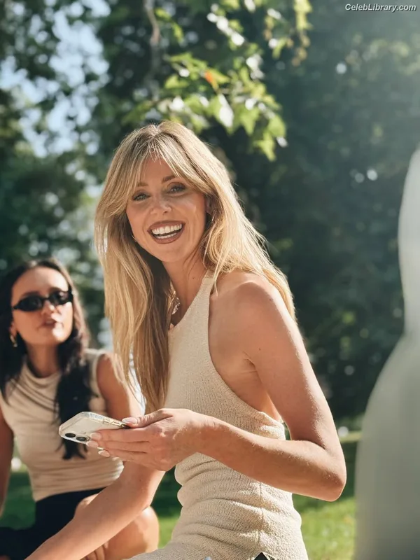 Diana Vickers photo 21 of 120