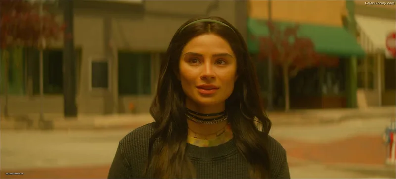 Diane Guerrero photo 2 of 163