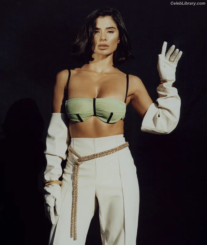 Diane Guerrero photo 10 of 163