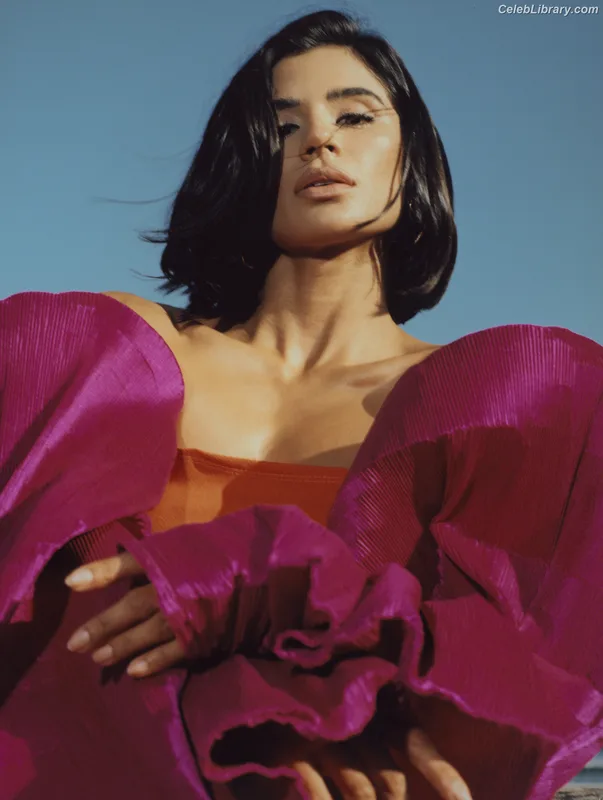 Diane Guerrero photo 11 of 163