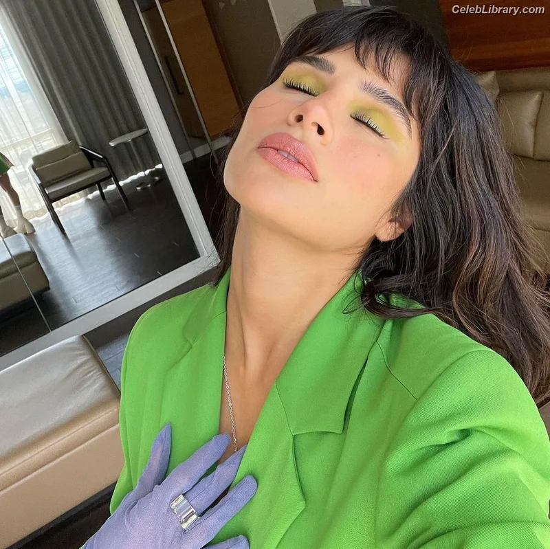 Diane Guerrero photo 2 of 163