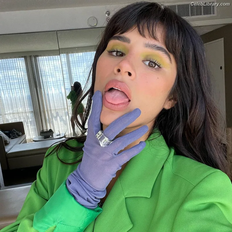 Diane Guerrero photo 4 of 163