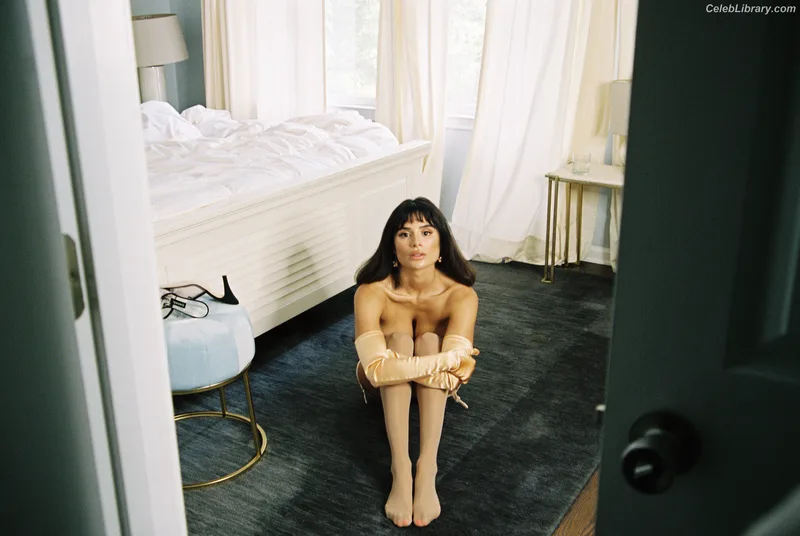 Diane Guerrero photo 3 of 163