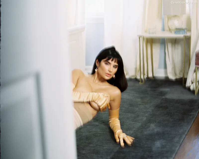 Diane Guerrero photo 4 of 163