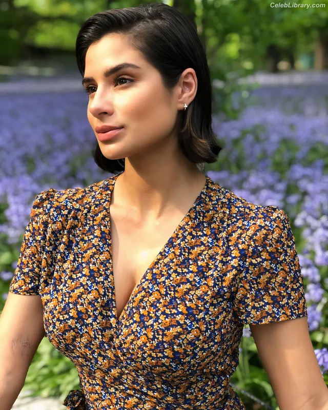 Diane Guerrero photo 11 of 163
