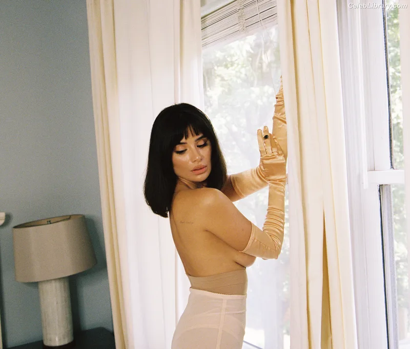 Diane Guerrero photo 18 of 163
