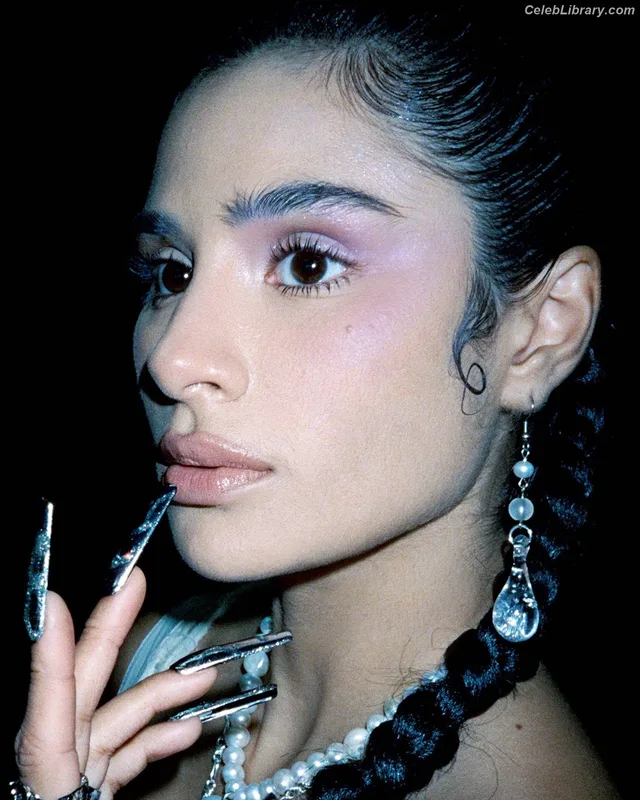 Diane Guerrero photo 22 of 163