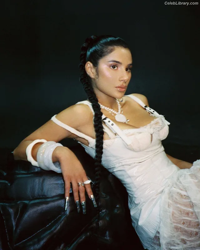 Diane Guerrero photo 19 of 163