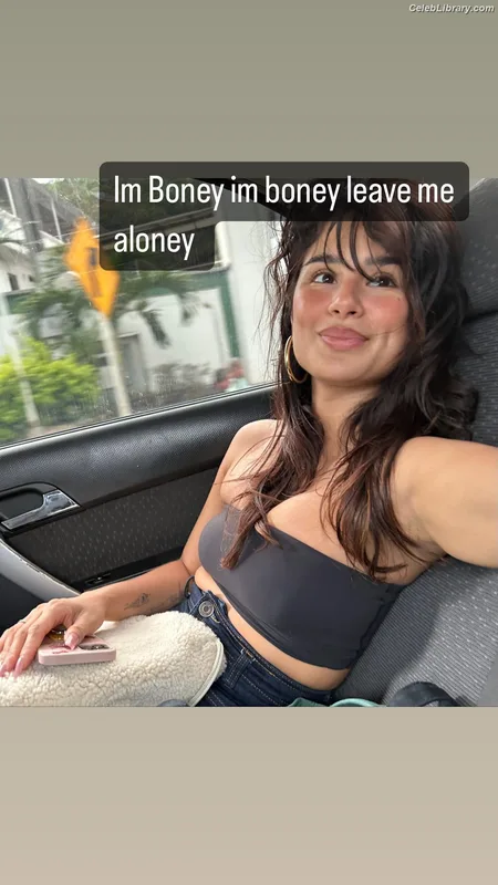 Diane Guerrero photo 5 of 163