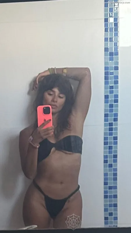 Diane Guerrero photo 8 of 163