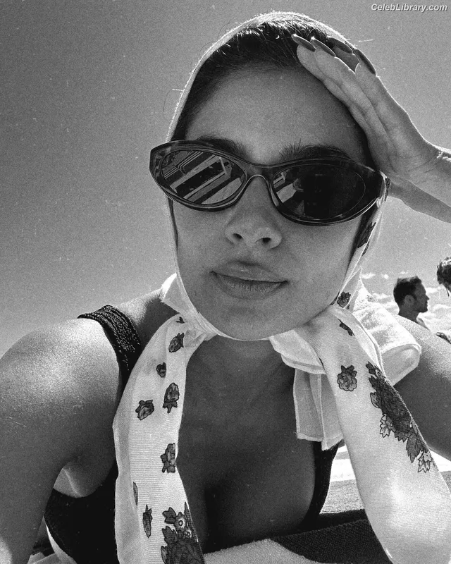 Diane Guerrero photo 9 of 163