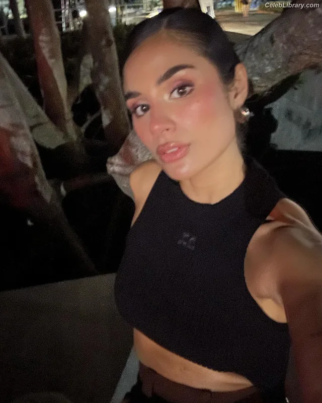 Diane Guerrero photo 10 of 163