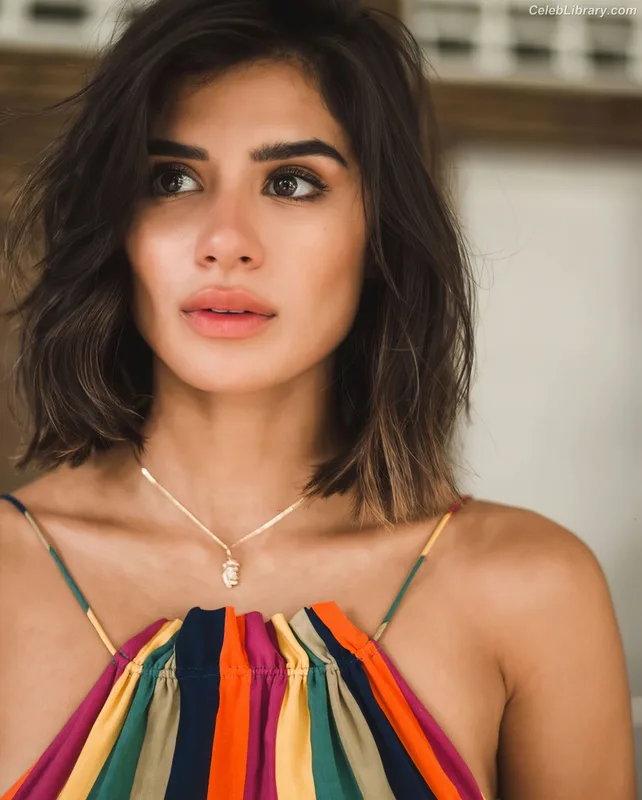 Diane Guerrero photo 23 of 163