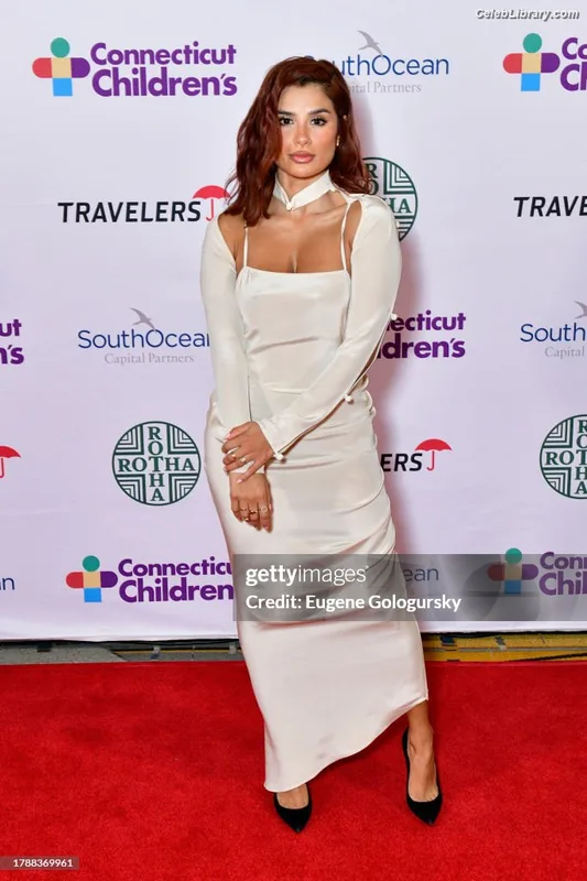 Diane Guerrero photo 1 of 163
