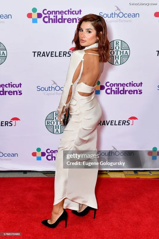 Diane Guerrero photo 2 of 163
