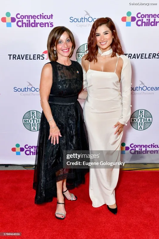 Diane Guerrero photo 16 of 163