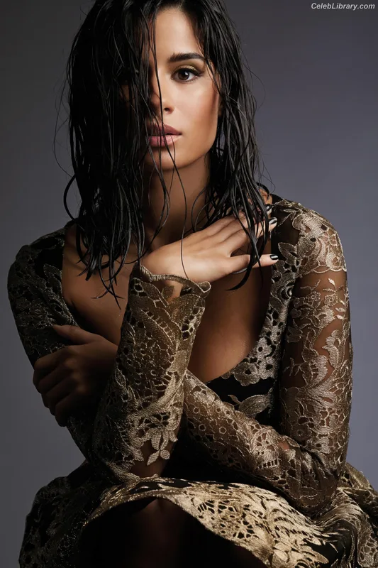 Diane Guerrero photo 4 of 163