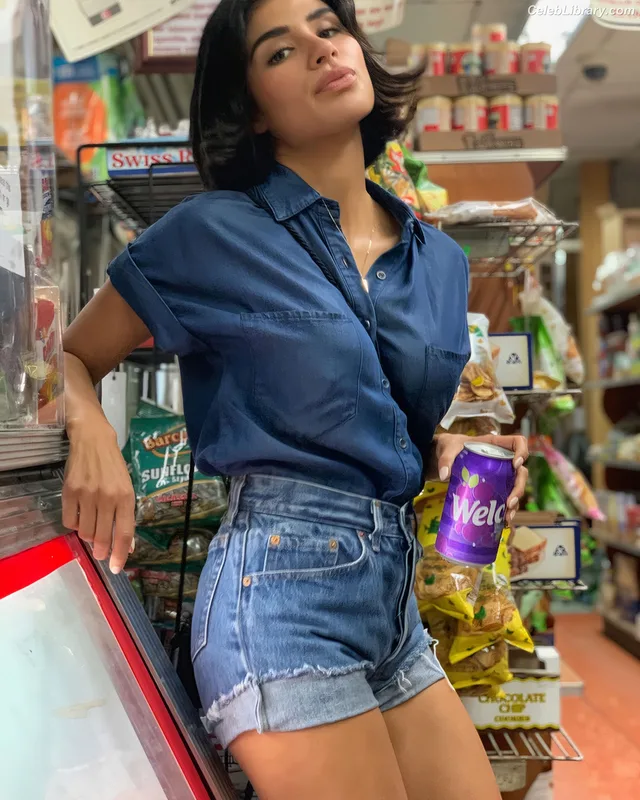 Diane Guerrero photo 13 of 163