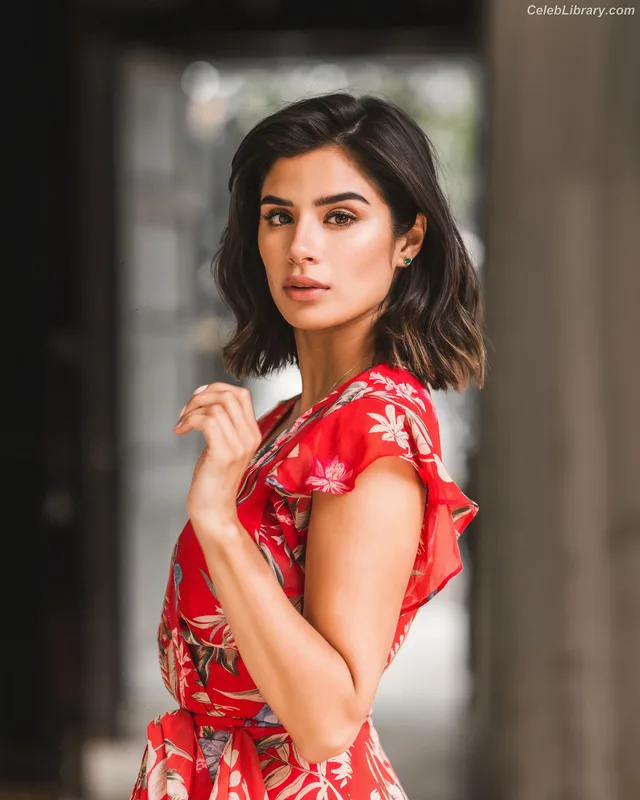Diane Guerrero photo 14 of 163