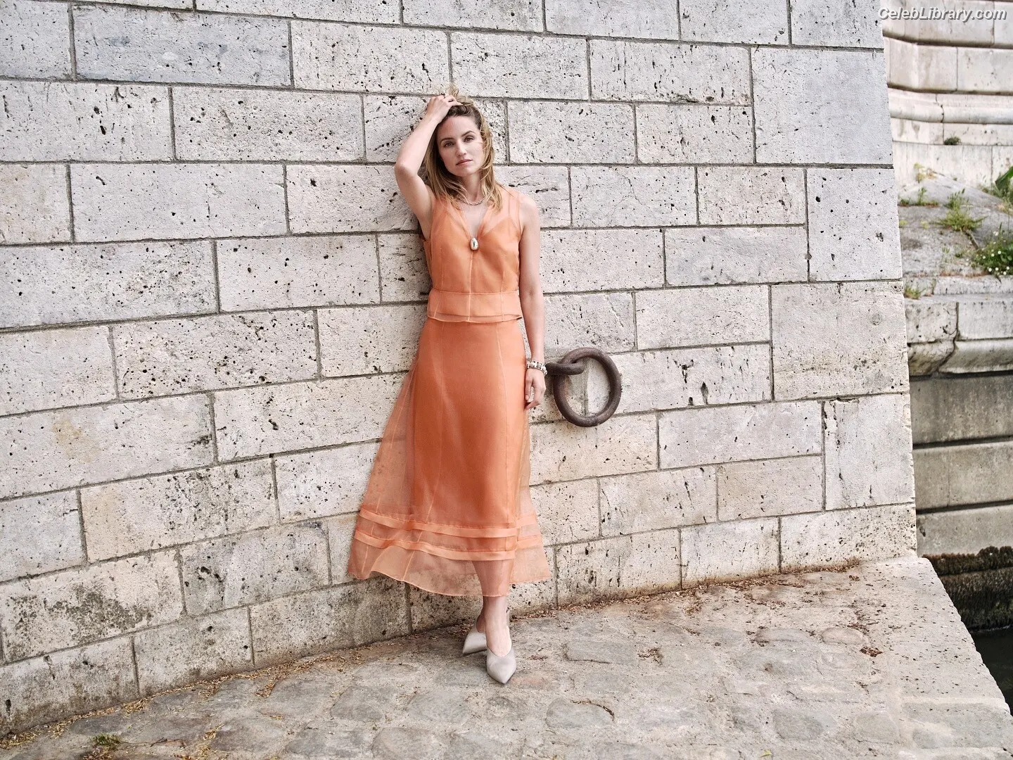 Dianna Agron photo 20 of 212