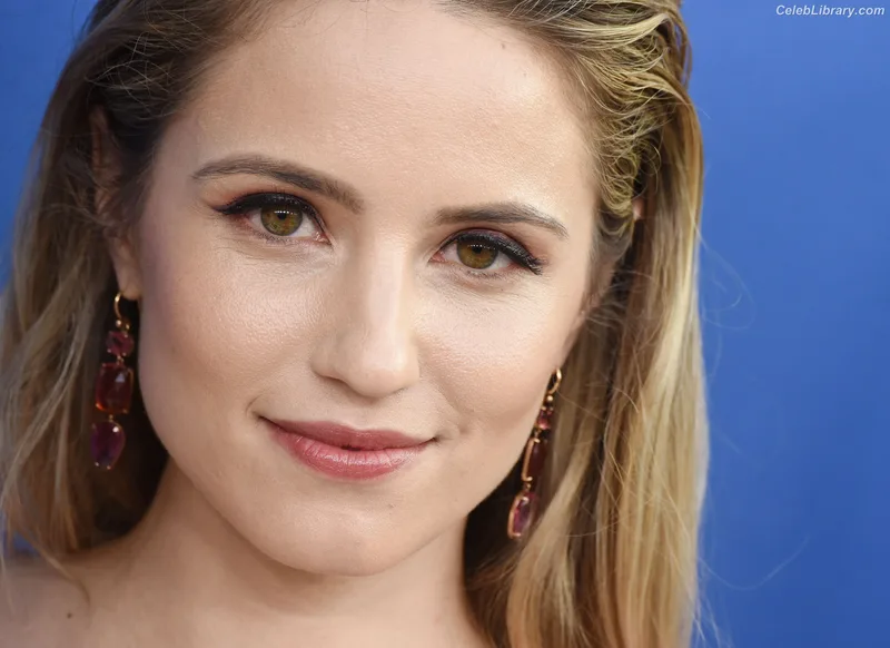 Dianna Agron photo 23 of 210