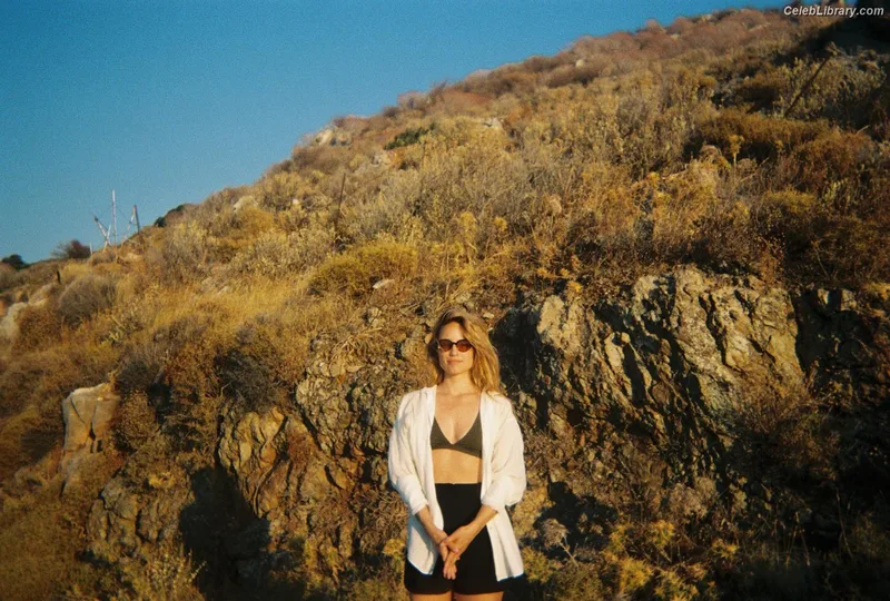 Dianna Agron photo 6 of 210