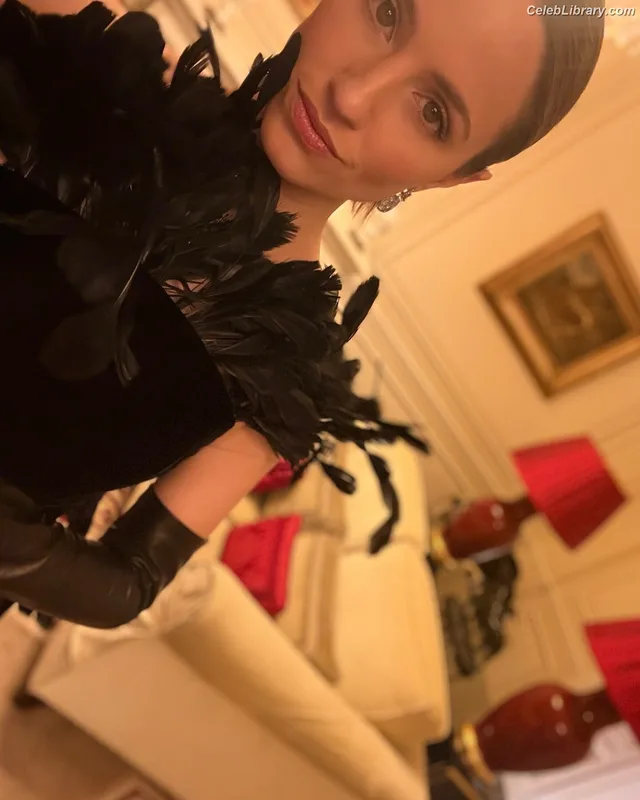 Dianna Agron photo 19 of 210