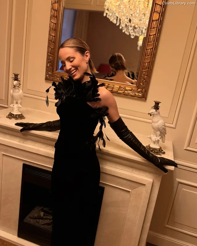 Dianna Agron photo 22 of 210
