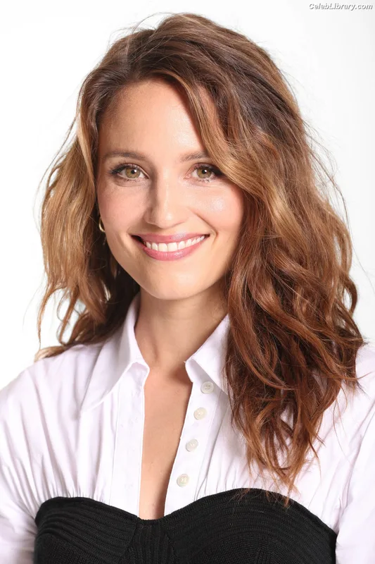Dianna Agron photo 12 of 210