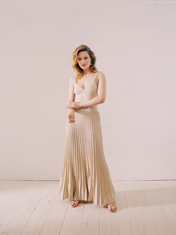 Dianna Agron photo 17 of 210
